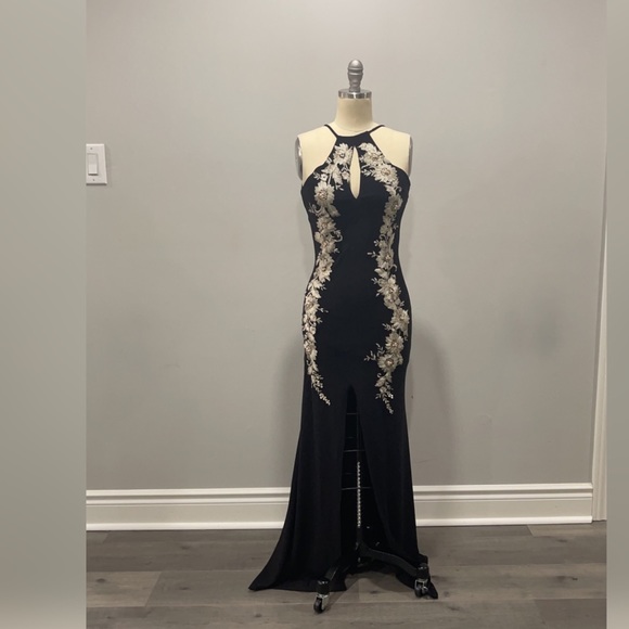 Black lace beaded gown - Picture 1 of 2